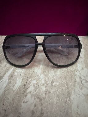 Gucci Unisex Oversized Black Aviator Sunglasses with Gradient Lenses